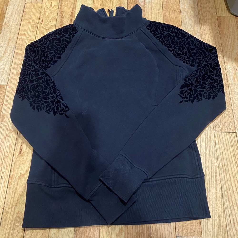 Lululemon pull over floral flock 1/4 zip